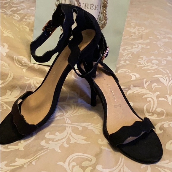 Chinese Laundry Shoes - Chinese Laundry Suede Black Heels with Wavy Detail